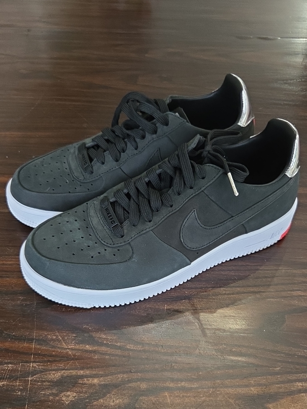 Nike Black Low-Top Sneakers with White Sole